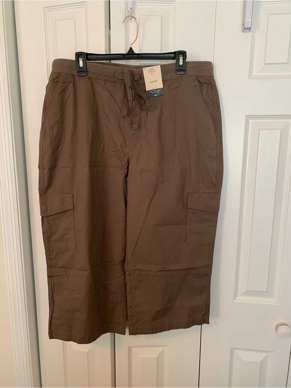 NWT-St John’s Bay Mid-rise “Taupe Shadow” Plus Size XXX LARGE Capris
